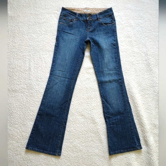 SO Junior's Size 7 Boot Cut Blue Jeans - Picture 1 of 8